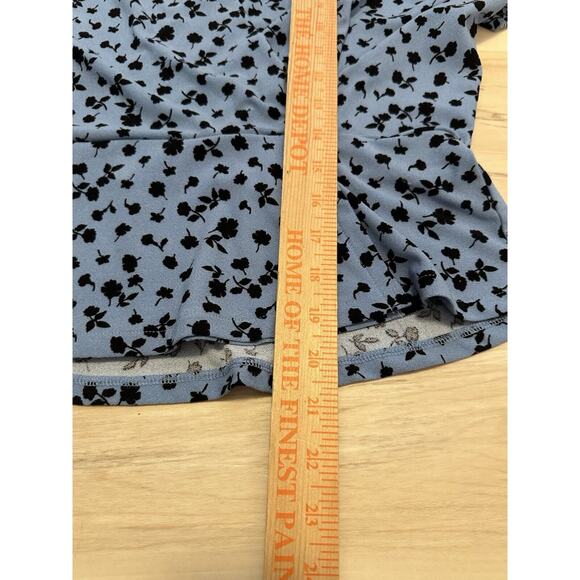 Leith Women Medium Blouse Short Sleeve V-Neck Peplum Floral Blue Y2K - Picture 7 of 7